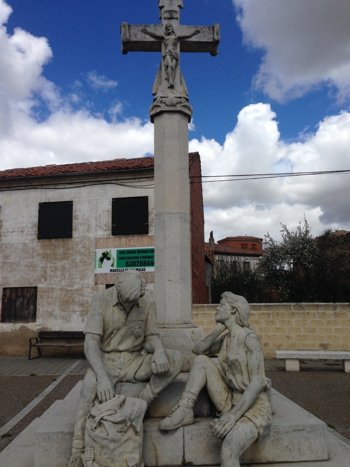 Tired PIlgrims statue in Mansilla de las Mulas